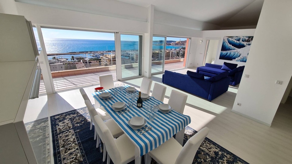 Alpes-Maritimes Apartment | Luxurious penthouse with magnificent views over the bay of Menton 10 Peoples