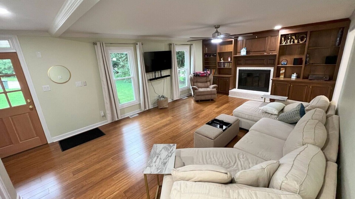 Northwest Raleigh House | Luxurious, Pet-Friendly, 6-bed home near RDU and North Hills w/2-car garage