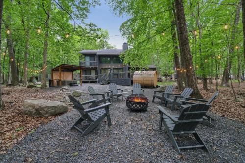 East Stroudsburg Apartment | Luxurious Poconos Retreat - Hot Tub, Sauna, Games