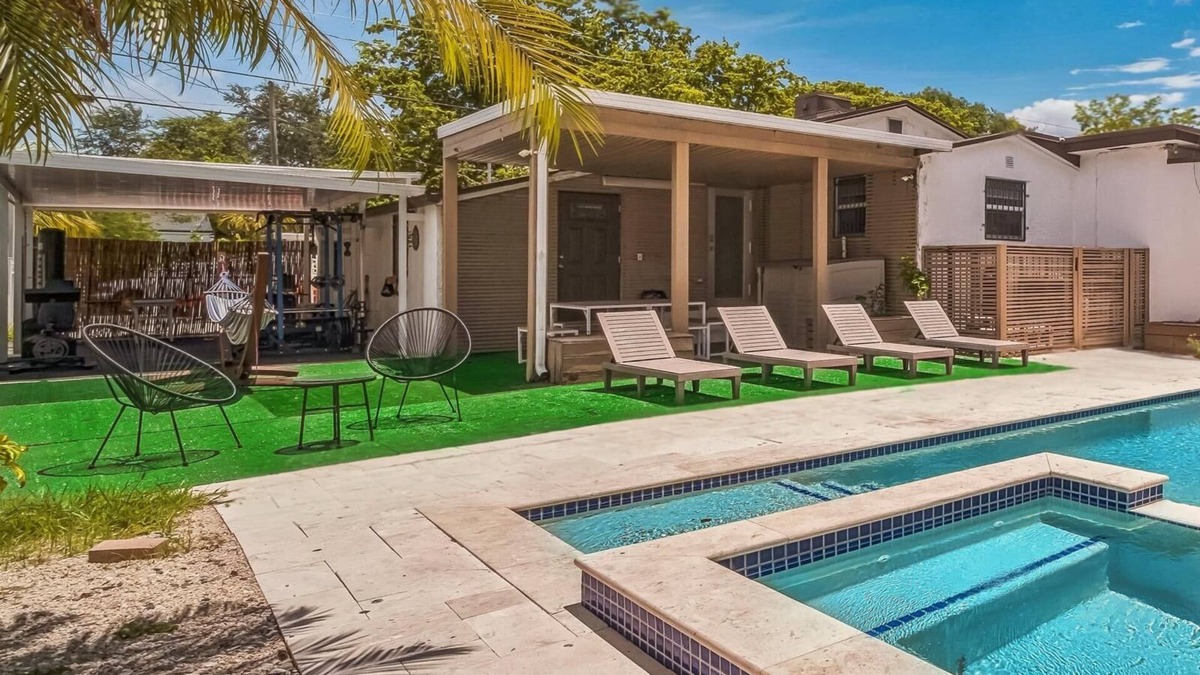 Liberty City House | Luxurious Pool House Meets Tulum at "Casa Azul" – A Private Tropical Escape