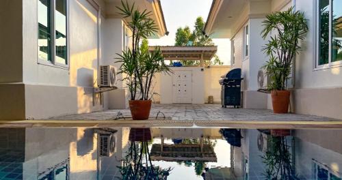 Bang Sare Villa | Luxurious Poolside Retreat in Bang Saray