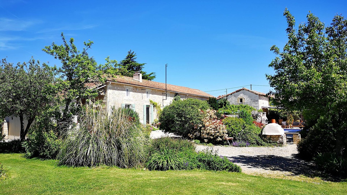 Limalonges Cottage | Luxurious private gite with pool, terrace, large gardens, golf simulator and gym