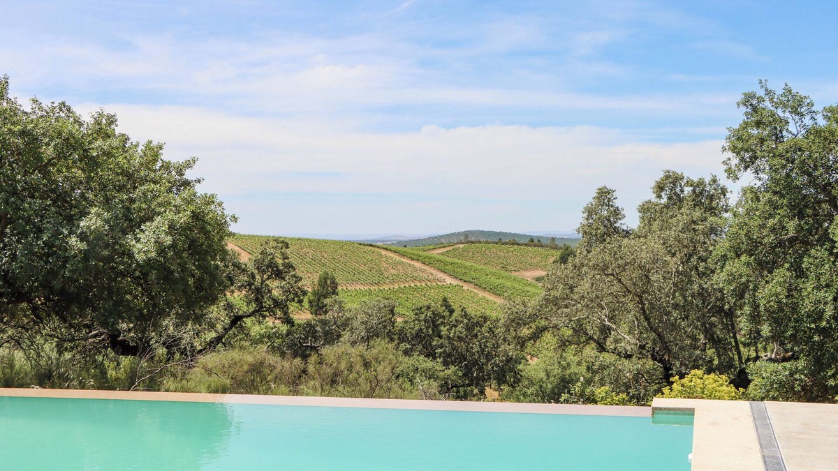 Portalegre House | Luxurious Newly Rebuilt House With Infinity Pool and Stunning Views