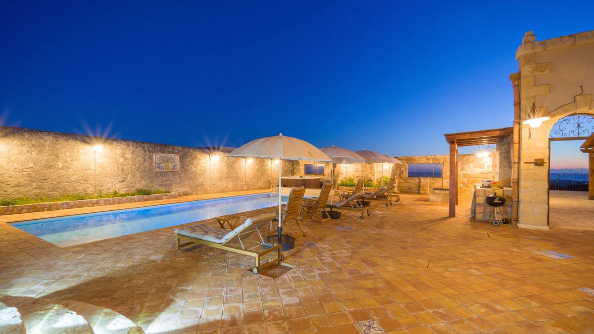Menfi Villa | Luxurious renovated feud, sea view, heated pool, outdoor Jacuzzi