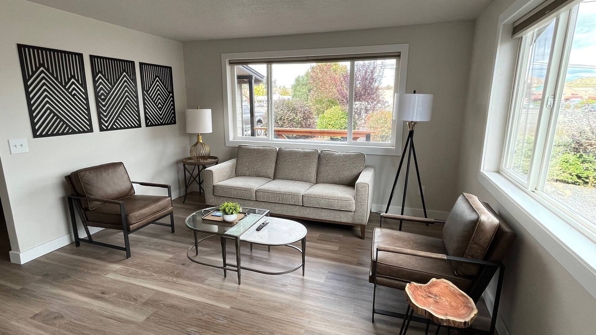 Prineville House | Luxurious Retreat: 3-Bedroom with Modern Amenities in Prineville, Oregon