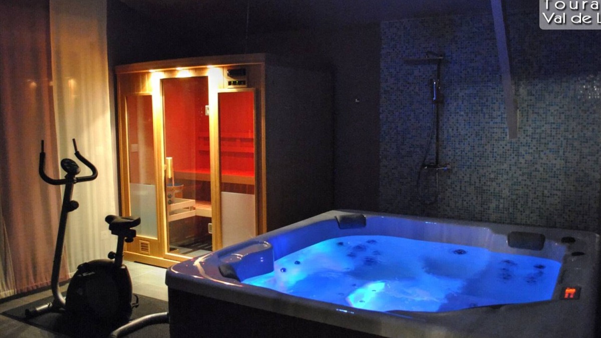 Benais Cottage | Luxurious Retreat in Loire Valley: Spa, Sauna, Fitness, Family-Friendly, Close to Castles and Vineyards