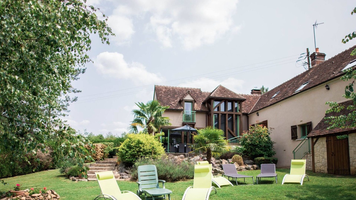 Dollon Cottage | Luxurious Retreat near Vibraye Forest: Indoor Spa, Fireplace, WiFi, and Private Suites