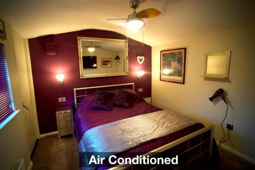 Pulborough Cabin | Luxurious Rural Cabin with Hot Tub