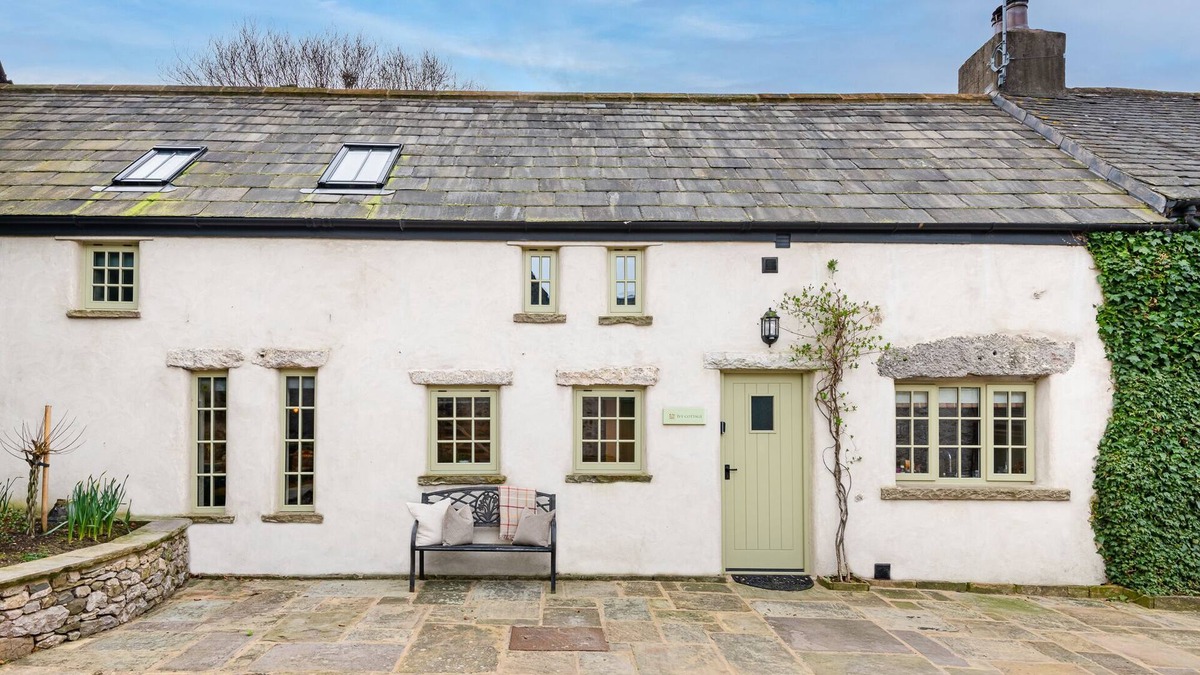 Silverdale Cottage | Luxurious rural retreat, with private Hot tub!