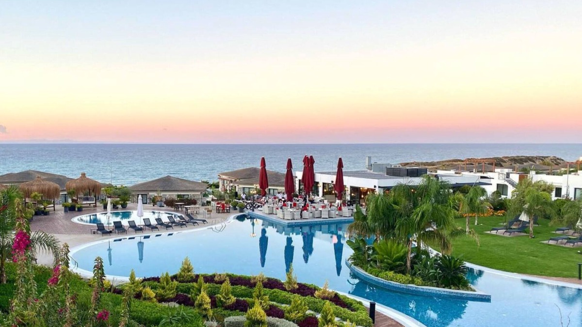 Bahceli Apartment | Luxurious Seafront Penthouse