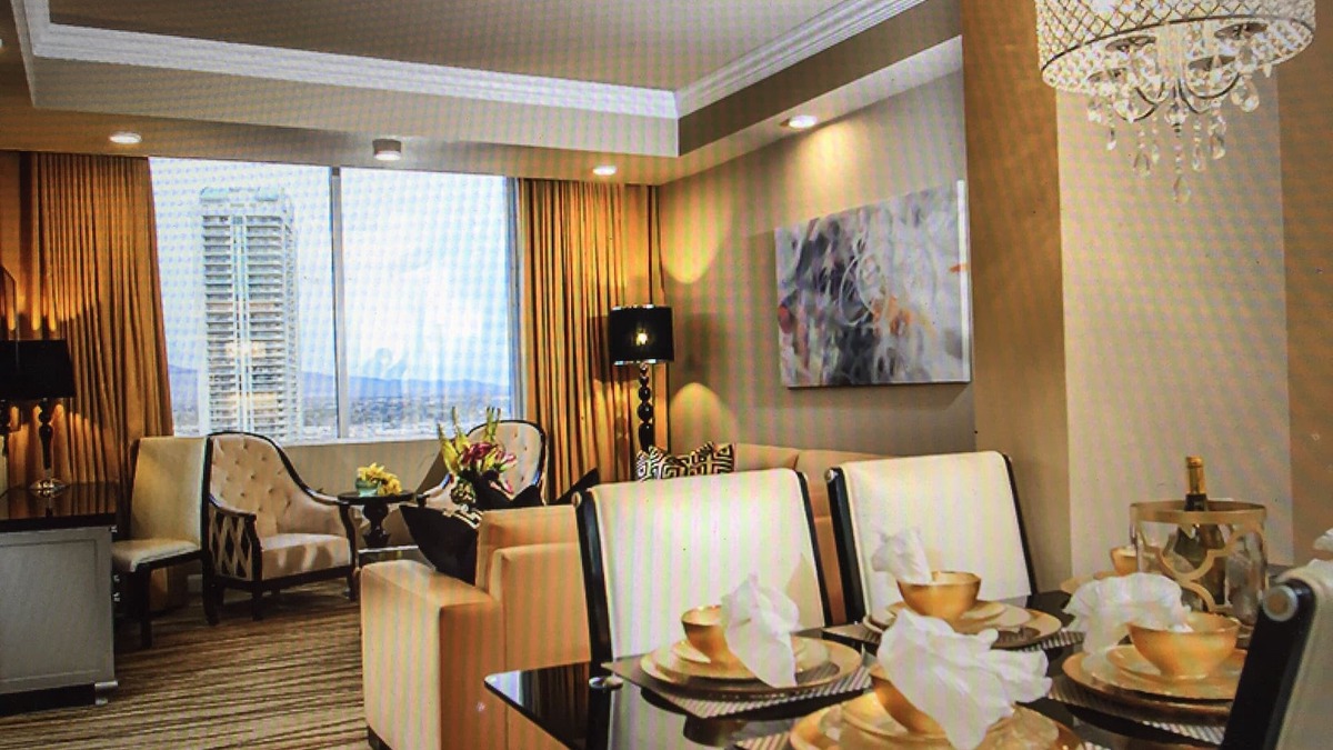 Las Vegas Condo | Luxurious & Spacious 1 Bdr Condo with Strip View, Private Jacuzzi & Kitchenette