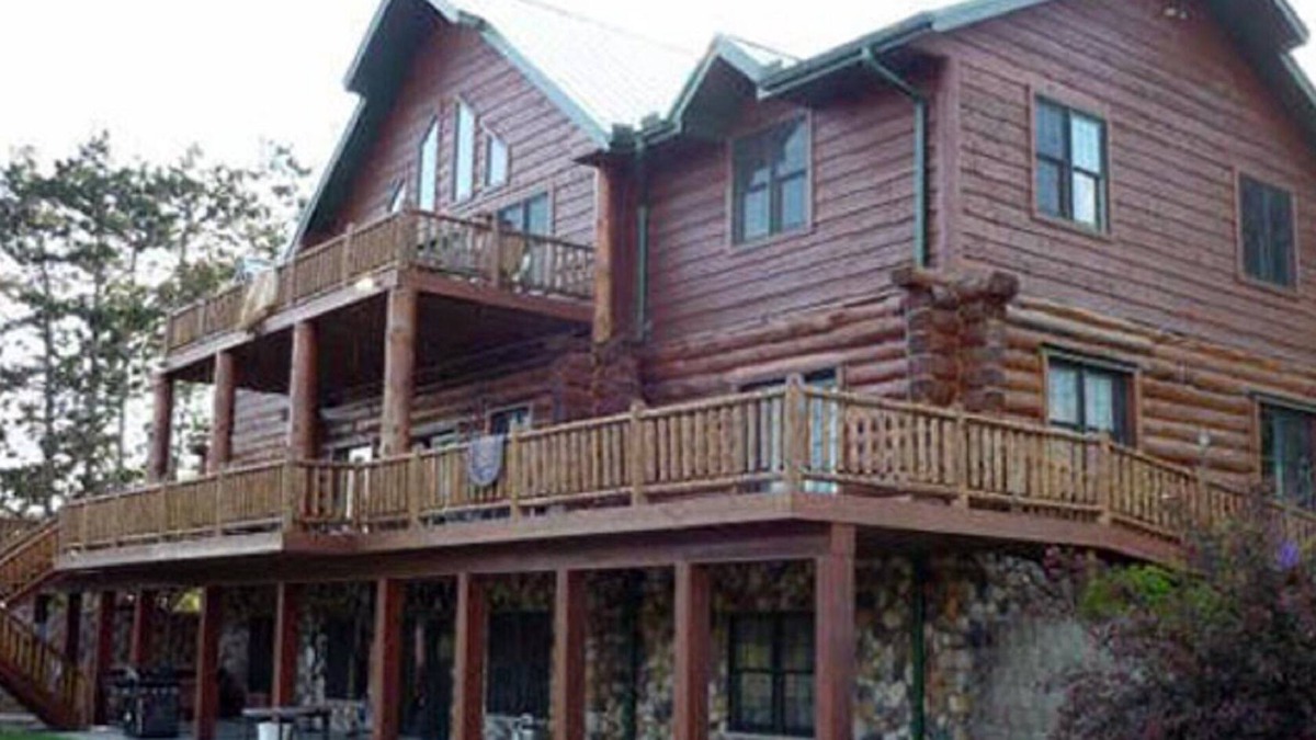 Adams Cabin | Luxurious & Spacious! A Great Place For Family, Friends, Reunions & Corporate!