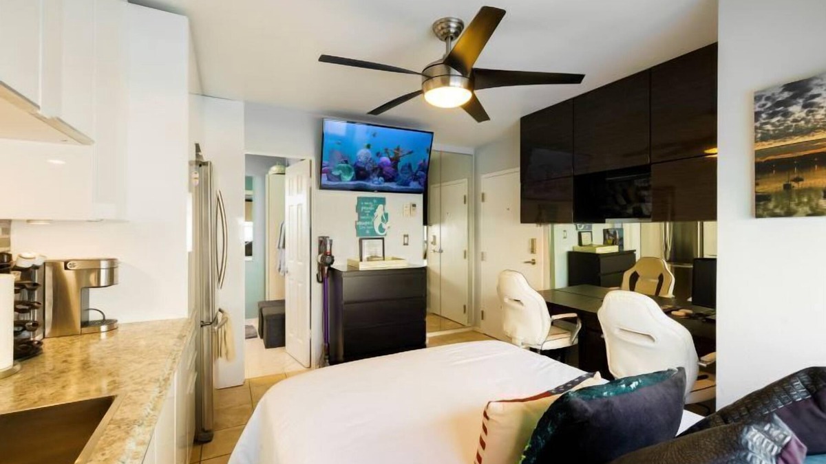 Mission Beach House | Luxurious Studio on the Beach with Full Office Amenities - Sleeps 2 -