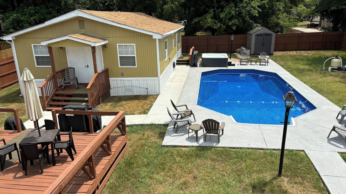 Durham Apartment | Luxurious Studio w/Full Kitchen Shared Pool & Spa