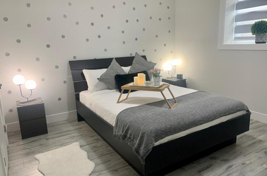 Delta Apartment | Luxurious & Stylish Two Bedroom Suite, Full Kitchen, Close to Vancouver