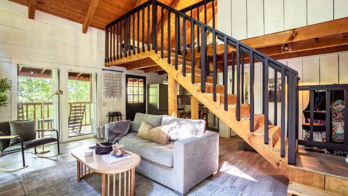 Pigeon Forge Cabin | Luxurious Tiny Cabin|1mi PKWY|HOT TUB