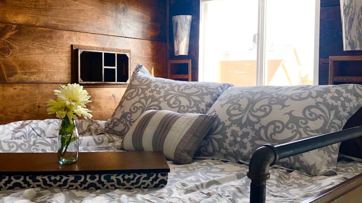 Victorville House | Luxurious Tiny House w/Hot Tub and Sauna. Pets OK! W/D in unit
