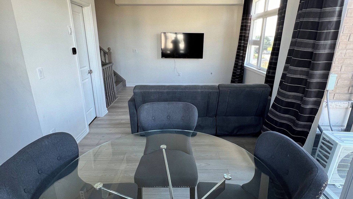 Airport Road Business Centre House | Luxurious townhouse condo yyz