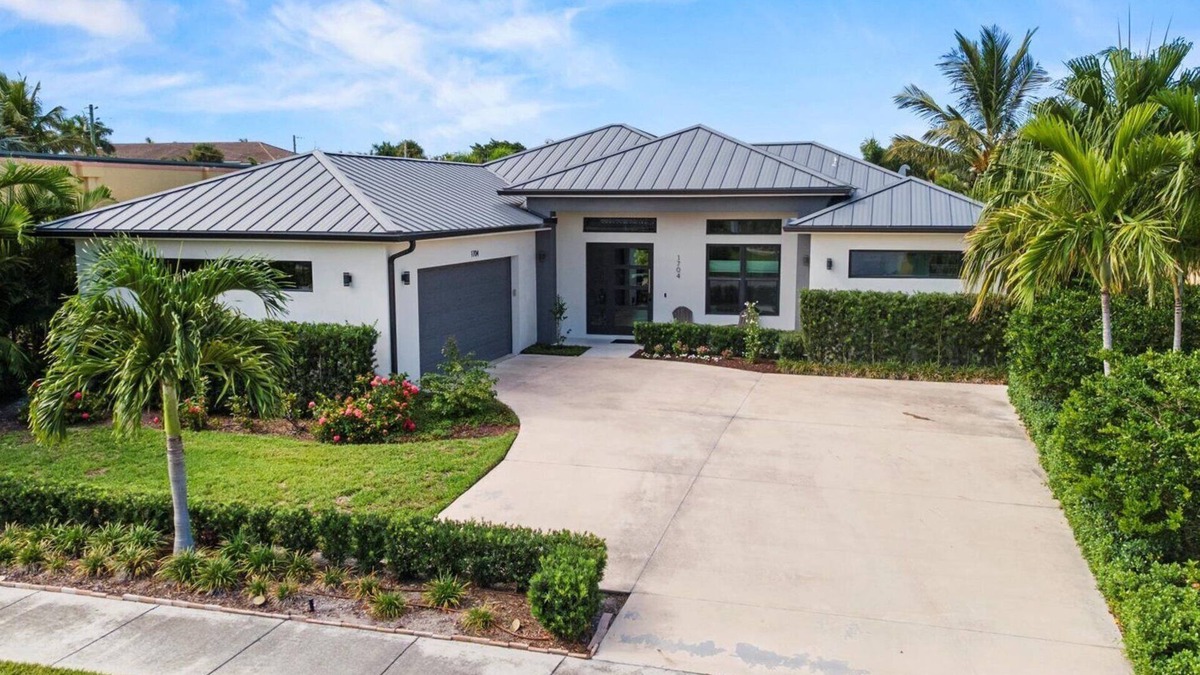 Fort Pierce House | Luxurious & tropical 3-Bedroom coastal pool home