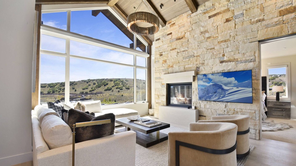 Tuhaye House | Luxurious Tuhaye Home with Modern Interior, Mountain Views