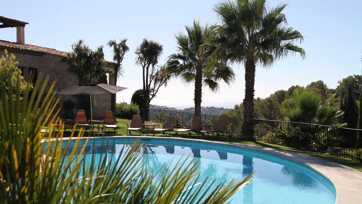 Saint-Paul-de-Vence Villa | Luxurious Villa, with Pool, Tennis, Pétanque, Bar, and Sea View