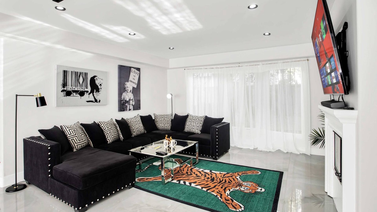 Granada Hills South House | Luxurious Vacation Villa with Lap Pool