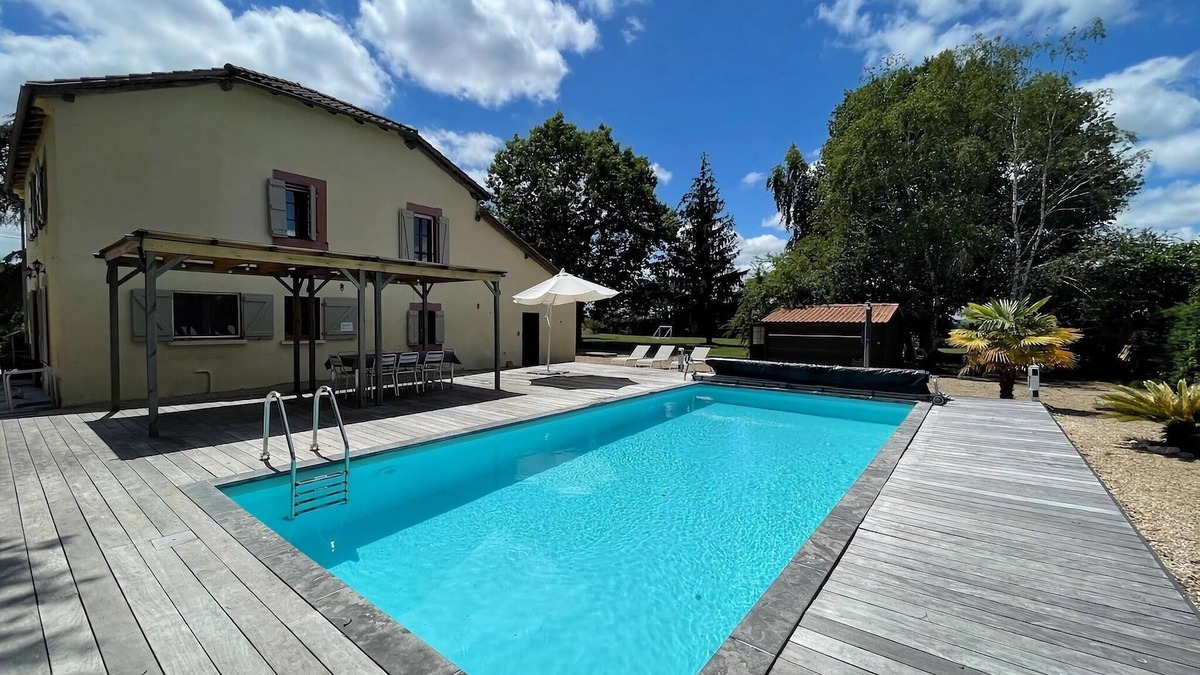 Cazaubon Villa | Luxurious Villa in Cazaubon with Swimming Pool