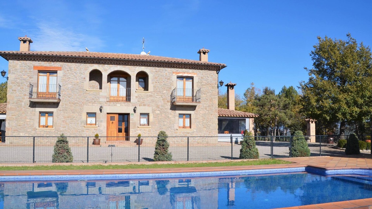 Olost House | Luxurious villa of high standard with room for 20 persons. Large garden & pool