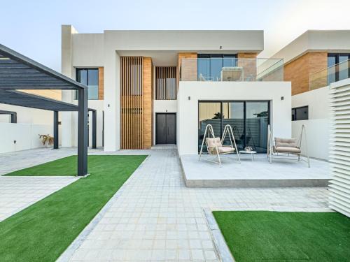 Abu Dhabi Villa | Luxurious Villa on Saadiyat for Large Groups and Families