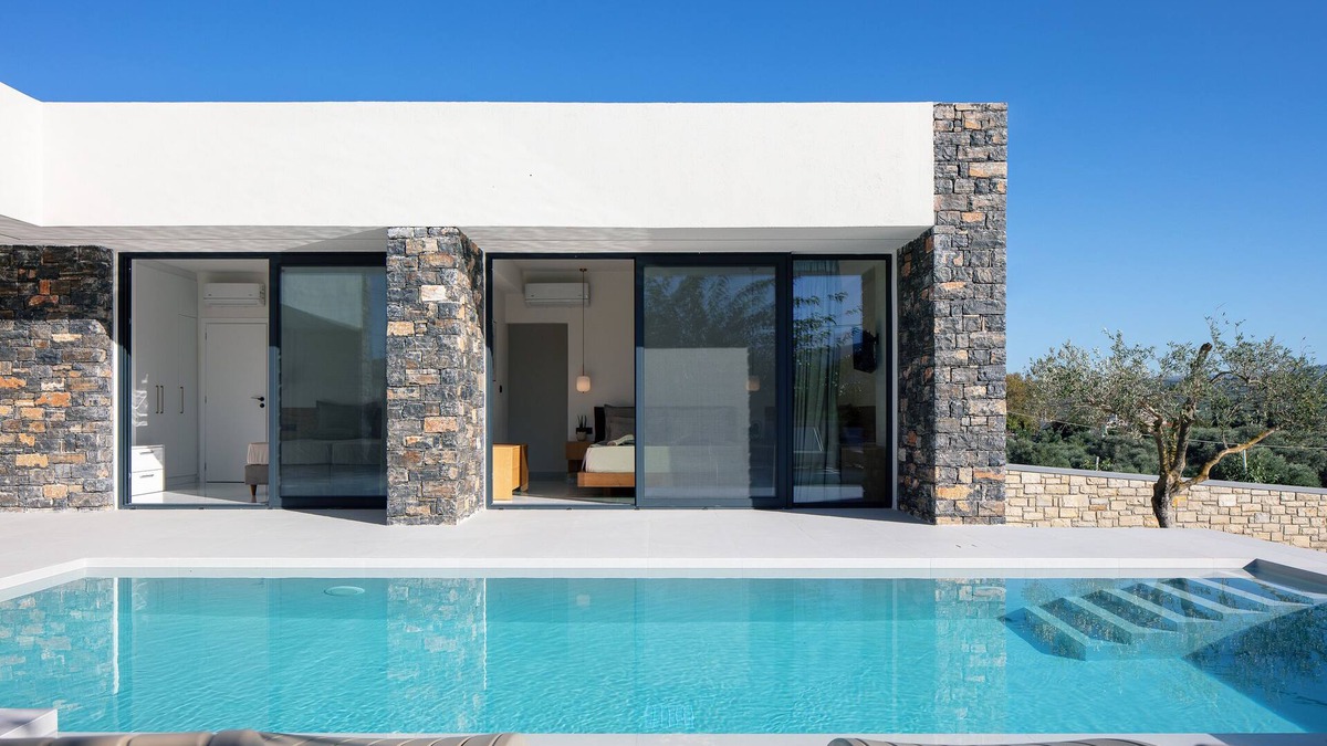 Asprouliani Villa | Luxurious villa with a large pool, 750m from the beach.