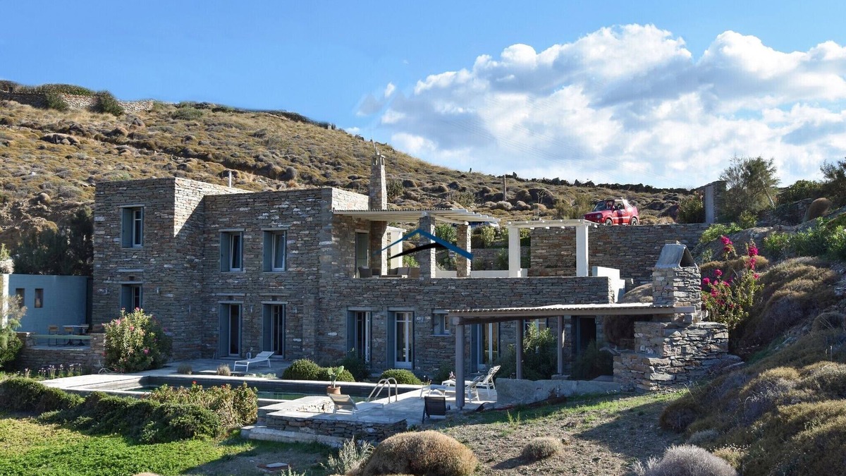 Vourkari Villa | Luxurious villa, with a swimming pool and close to a sandy beach.