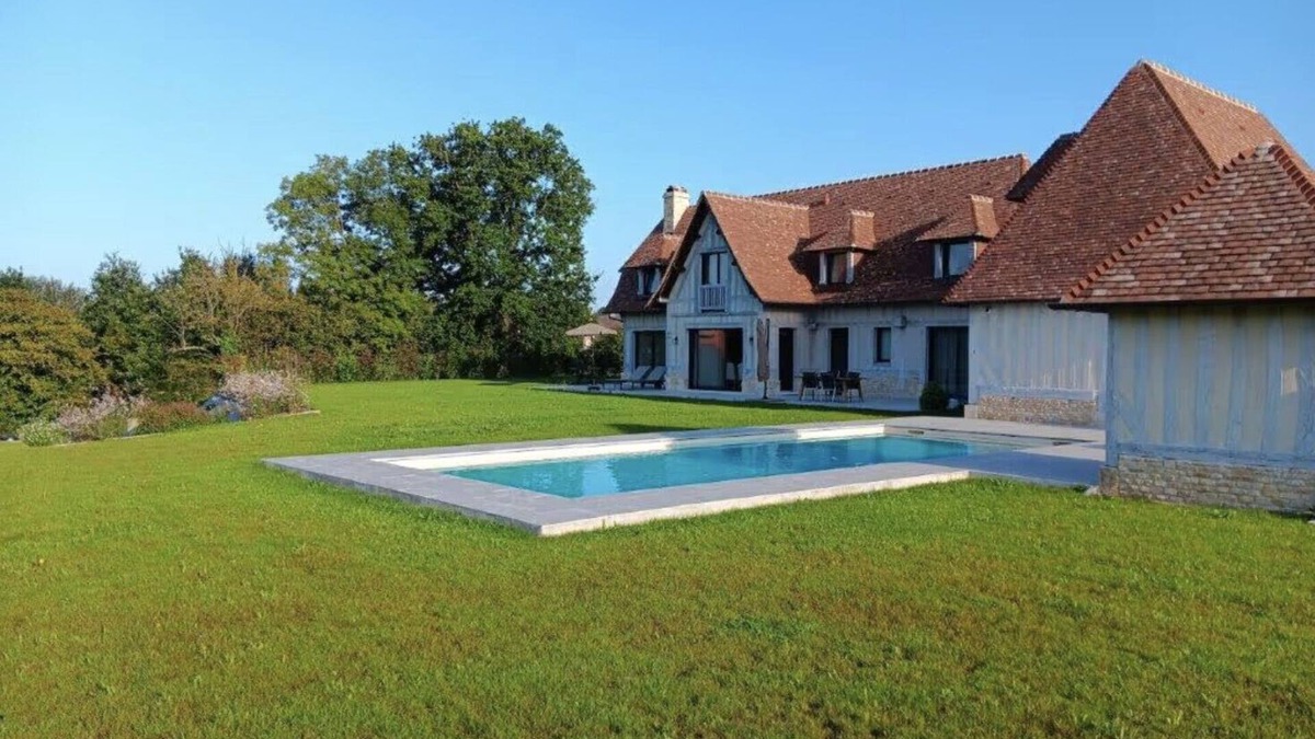Touques Villa | Luxurious villa with swimming pool for 8 people near Deauville in Normandy