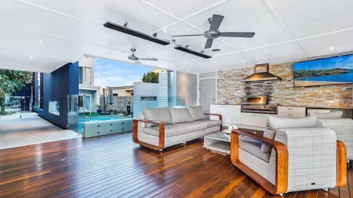 Pelican Waters House | Luxurious Waterfront 5Brm Canal Home Caloundra