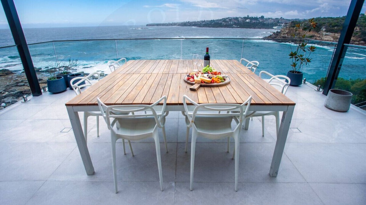 Clovelly House | Luxurious Waterfront House: Uninterrupted Panoramic Views of Gordons Bay