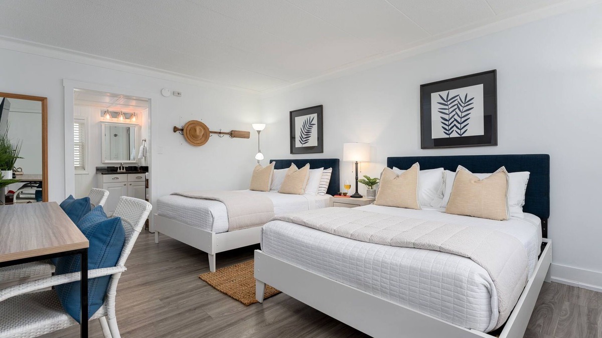 Wilmington Apartment | Luxurious -Wrightsville Beach - Pool, quiet end-unit, nearby dining and marinas!