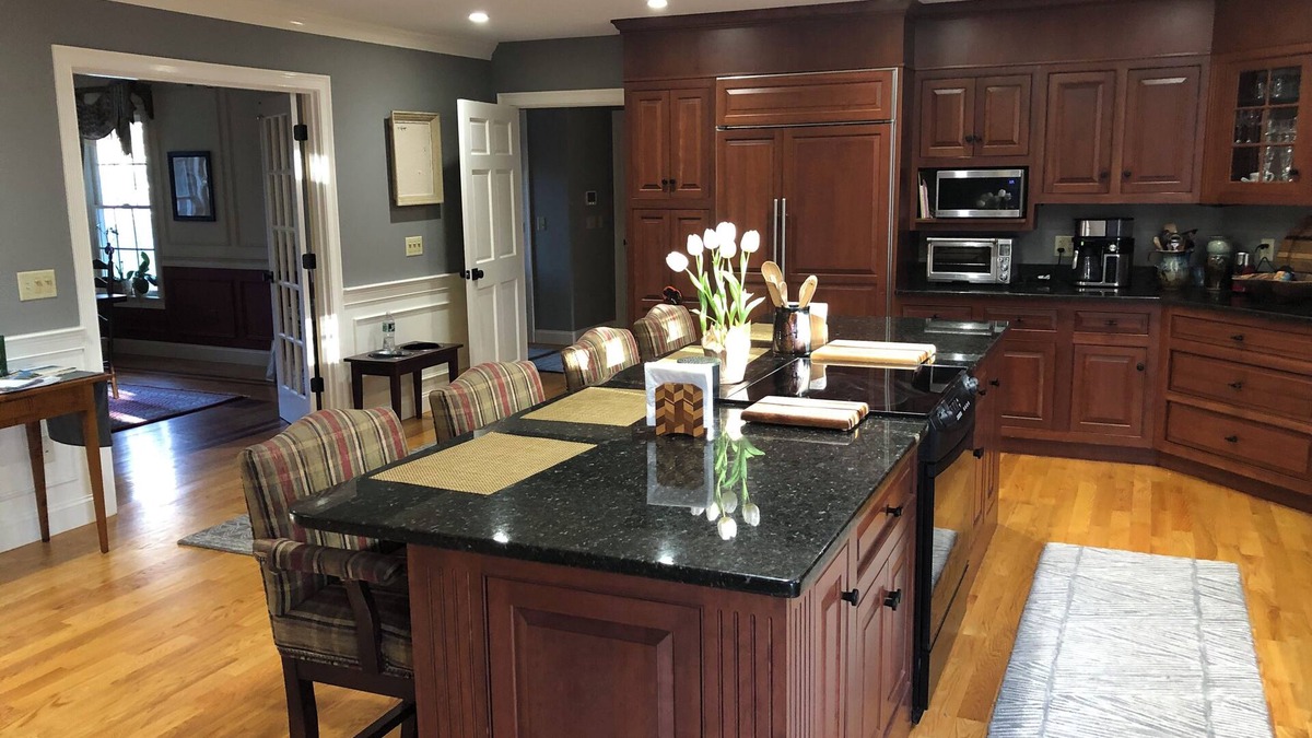 Yarmouth Port House | Luxurious Yarmouthport escape with 3 bedrooms 3 bath sleeps 11, dog friendly