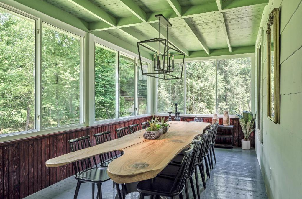 Cresco House | Luxuriously Restored Farm Cabin