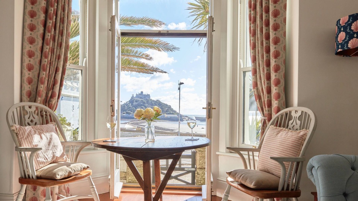 Marazion Apartment | Luxury 1 bed apartment - best view in Cornwall?