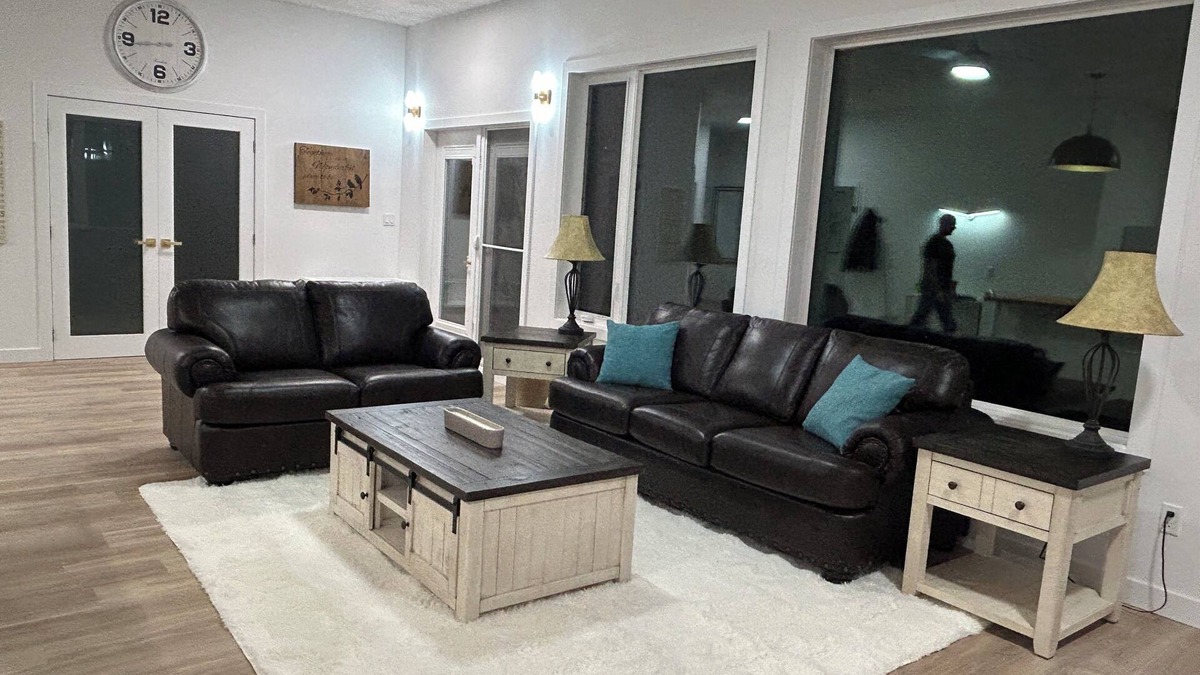 Alberta Beach Apartment | Luxury 1-bedroom corporate apartment with AC, WiFi in Alberta Beach