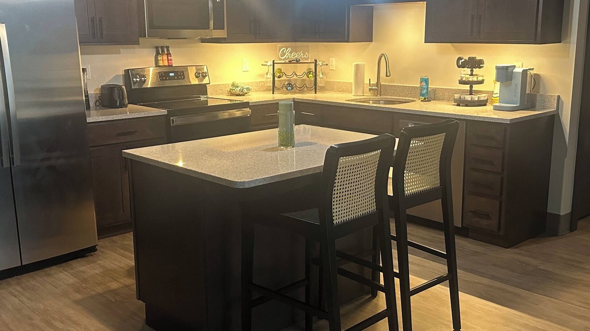 Stuart Condo | Luxury 1-bedroom Condo Downtown - AC, WiFi, Free Parking, in Kalamazoo 301