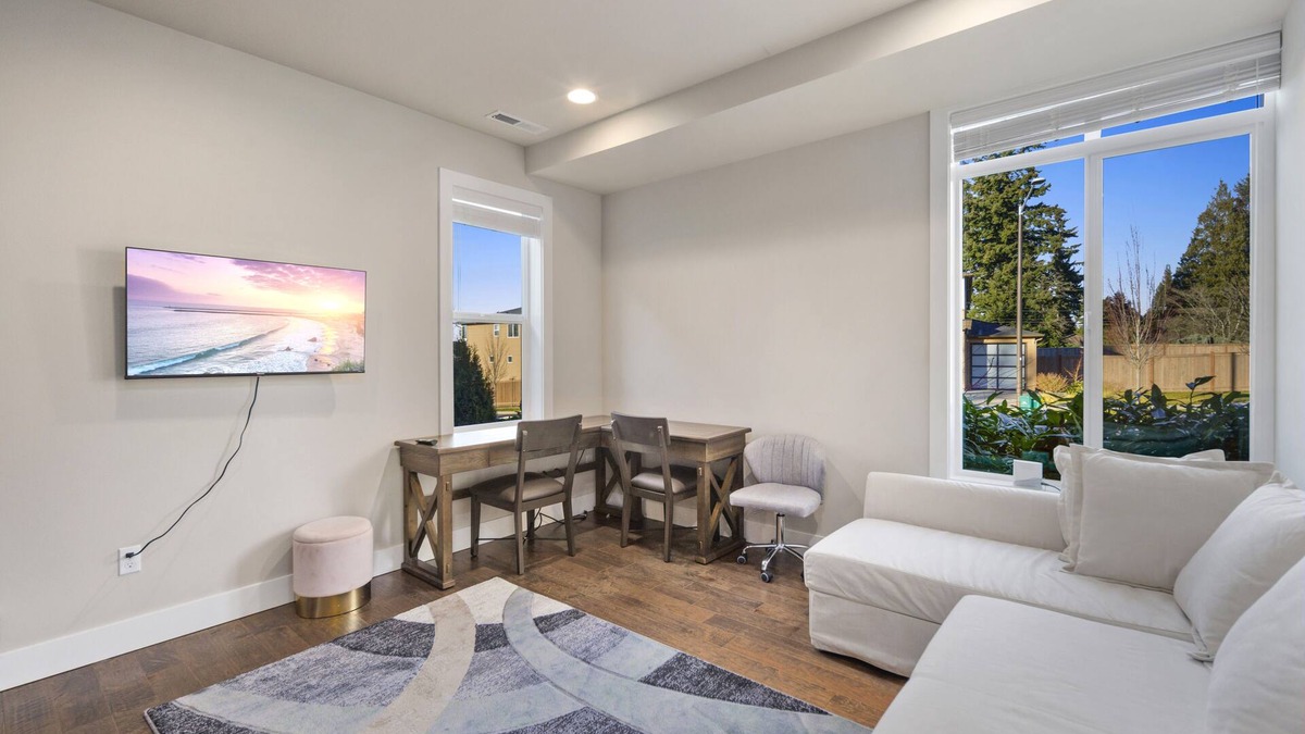 West Ridge House | Luxury 1-Bedroom guest suite with private entrance