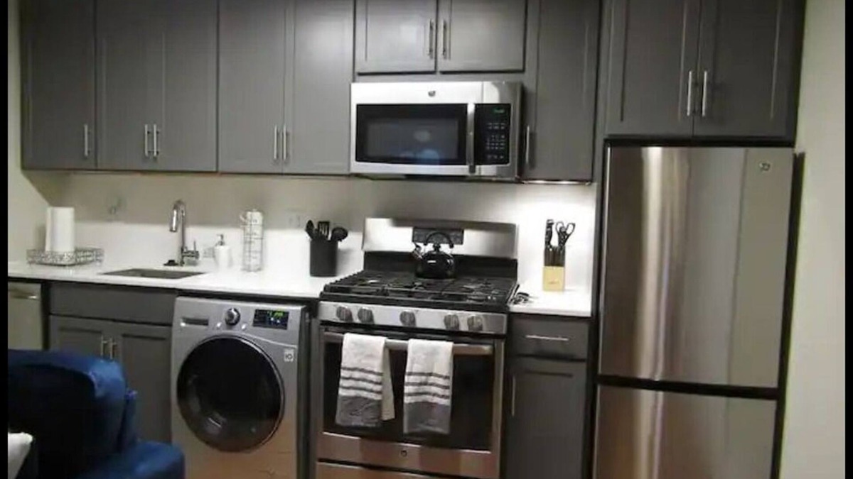 Forest Hills Apartment | Luxury 1-Bedroom with Rooftop Lounge and Gym Facility