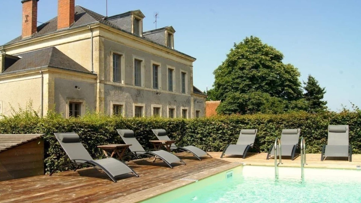 Cerilly Cottage | Luxury 19th-Century Manor with Heated Pool, Sauna, Spa, and Vast Private Park