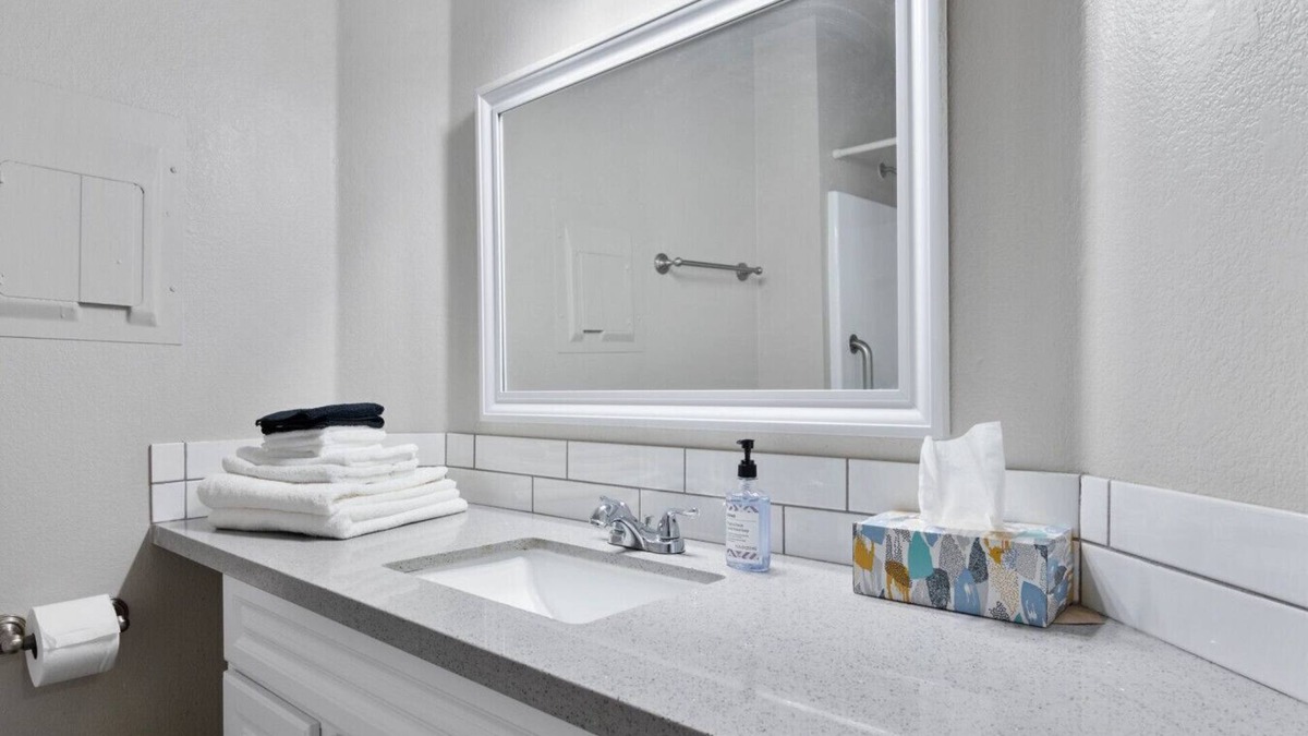 Peaceful Valley Apartment | Luxury 1B1B Oldtown Scottsdale Free Parking