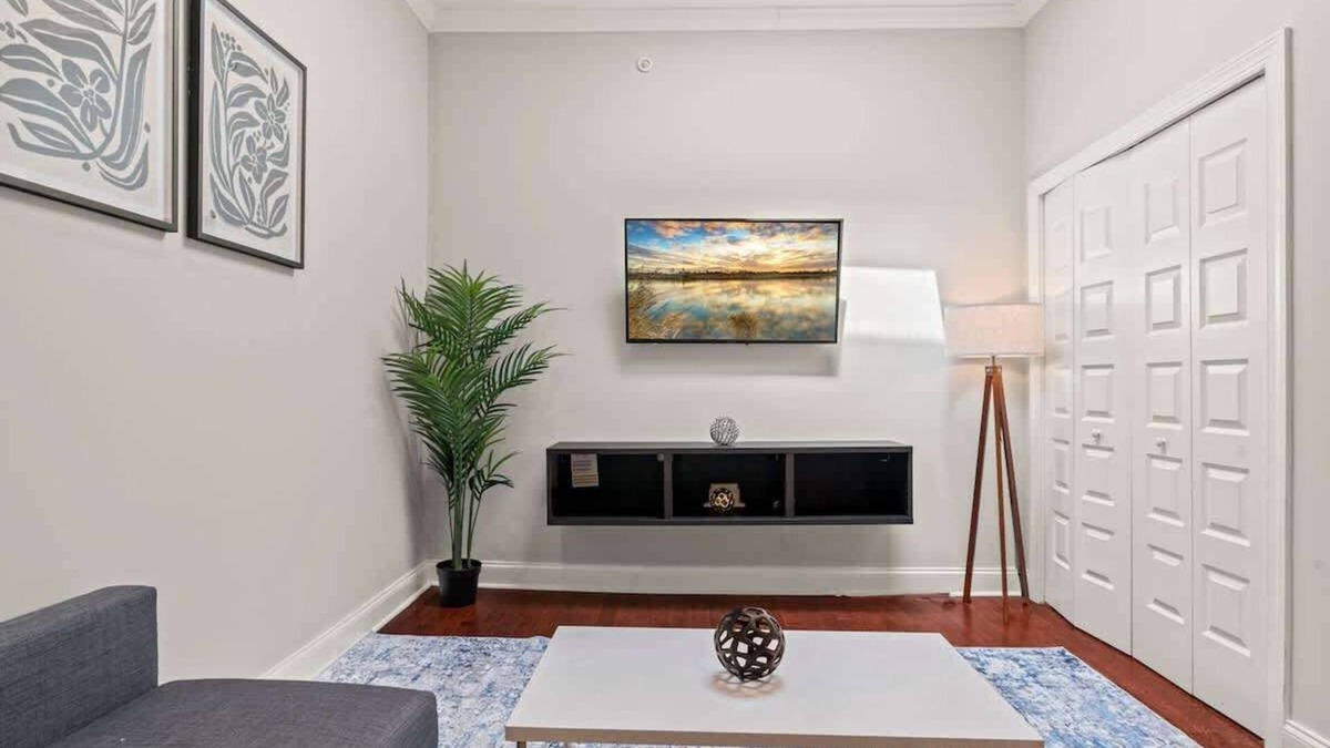 Southwark Apartment | Luxury 1BD | 2 Beds | Queens Village