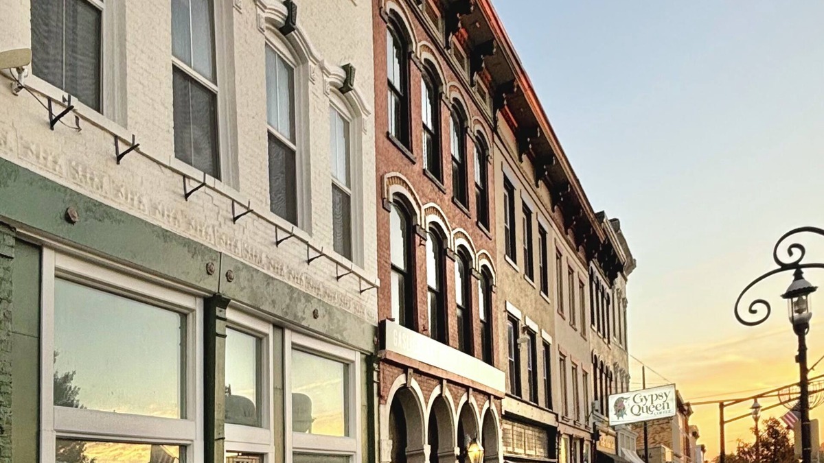 Marshall Apartment | Luxury 1BR/BA Loft in the Heart of Downtown Marshall