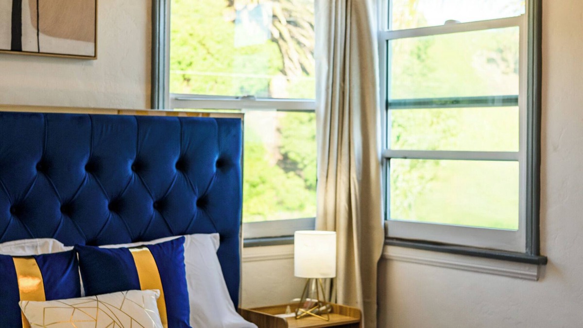 El Porto Apartment | Luxury 1BR Beachside Gem Walk to Beach + Ocean Views