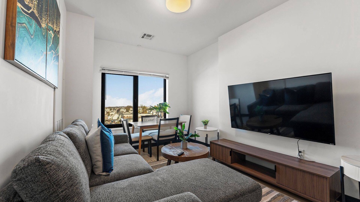 Everett Apartment | Luxury 1BR near Boston 0193