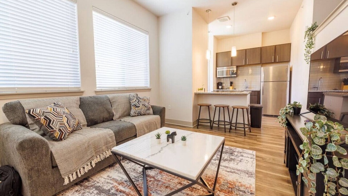 Baker Apartment | Luxury 1BR Near Broadway