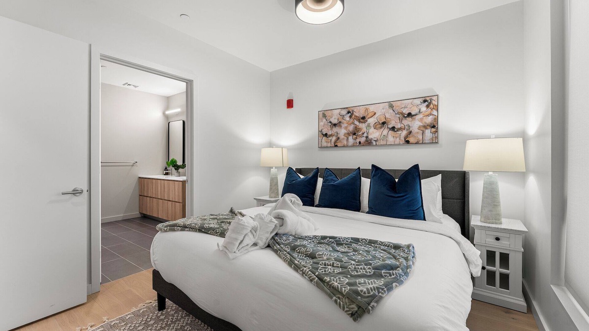 D Street - West Broadway Apartment | Luxury 1BR Next to Broadway Southie 3146